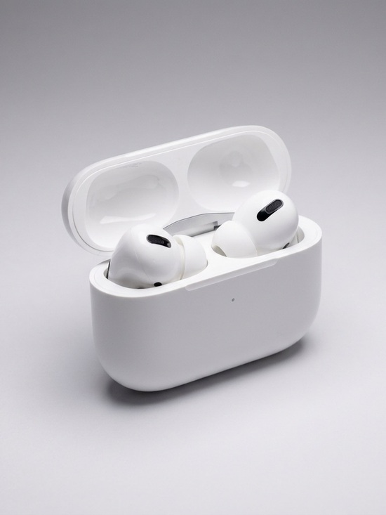 Other - Wireless In-Ear Earbuds with Charging Case - White